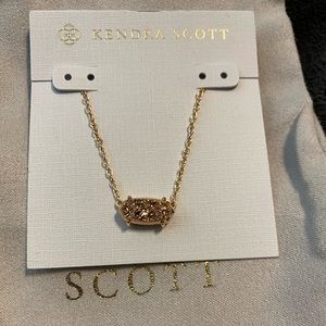 Kendra Scott Ever Necklace- chipped. Read description